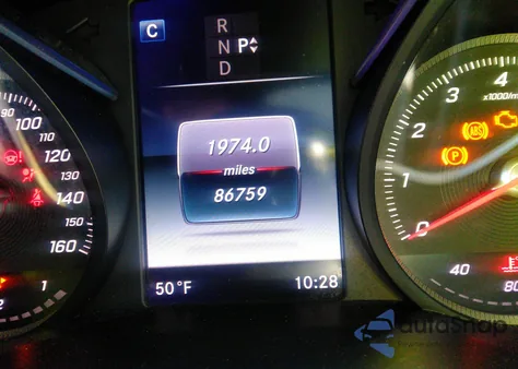 2017 Mercedes-Benz C 300 4Matic z USA, uszkodzony, nr VIN WDDWJ4KB2HF441236